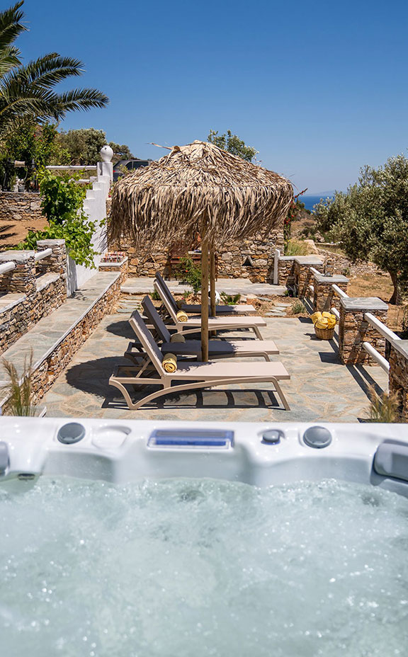 The jacuzzi of Pelagos Residence with sea view