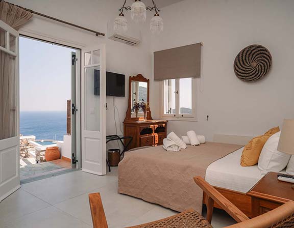 La chambre principale de la Résidence Pelagos à Sifnos