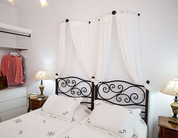 Bedroom of Villa Pelagos with single beds