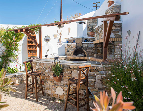 The traditional wood oven and the barbeque at Villa Pelagos