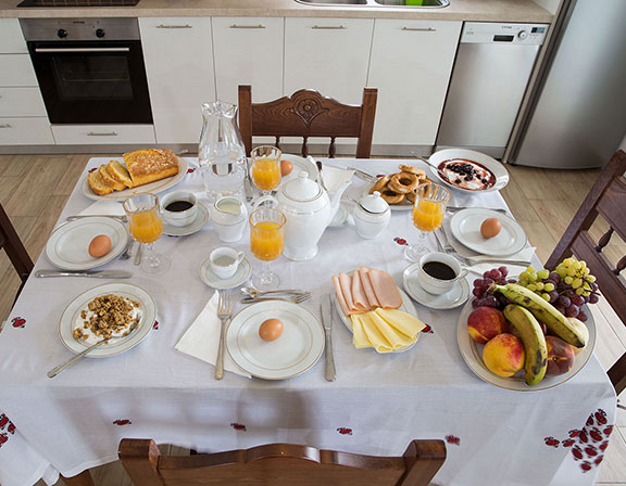 Σπιτικό πρωινό στο Βίλα Πέλαγος στη Σίφνο